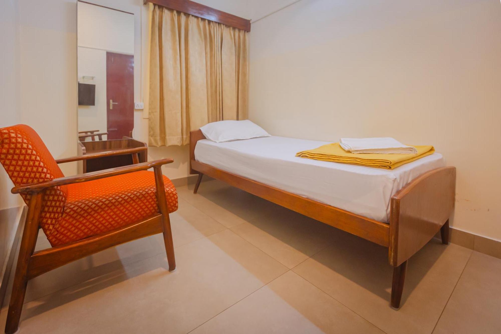 Sri Ramakrishna Hotel Bangalore Luaran gambar