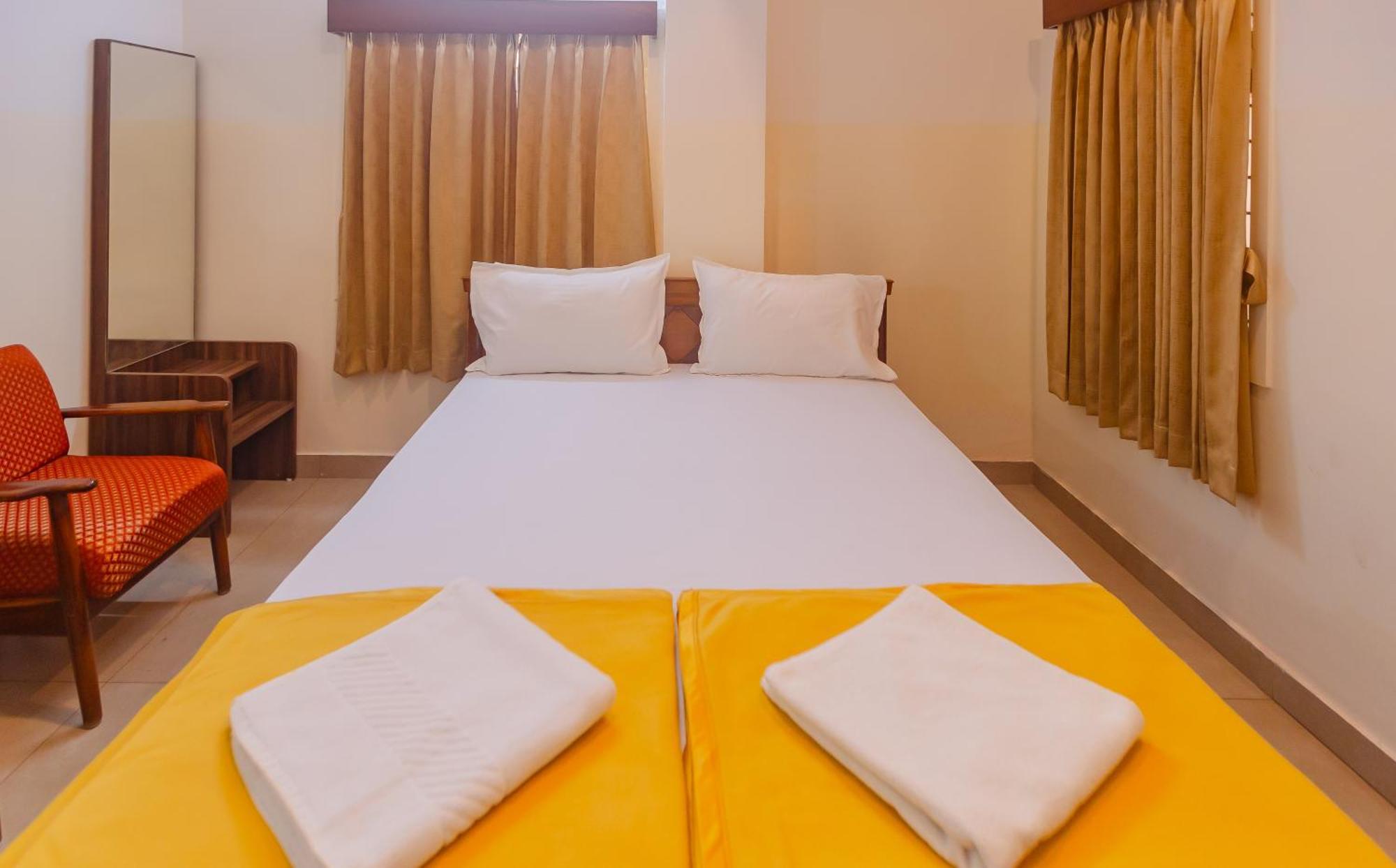 Sri Ramakrishna Hotel Bangalore Luaran gambar