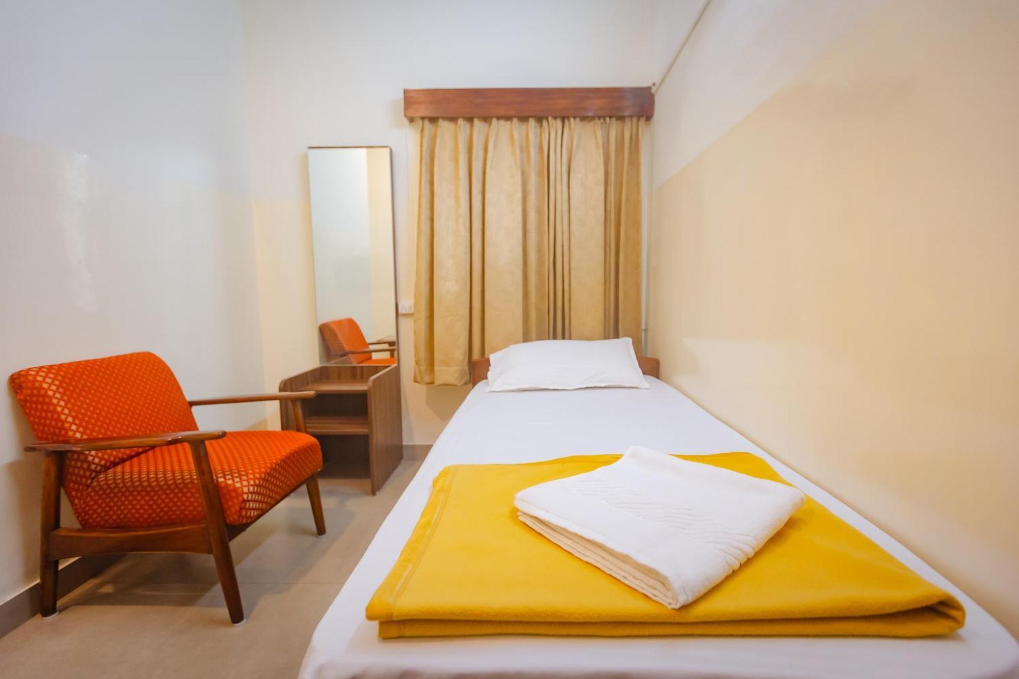 Sri Ramakrishna Hotel Bangalore Luaran gambar